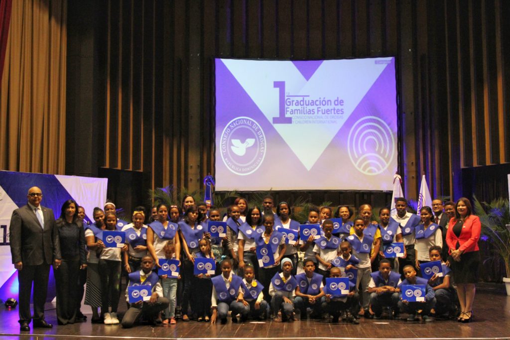 CONSEJO NACIONAL DE DROGAS Y CHILDREN INTERNATIONAL ENTREGAN ACREDITACIÓN