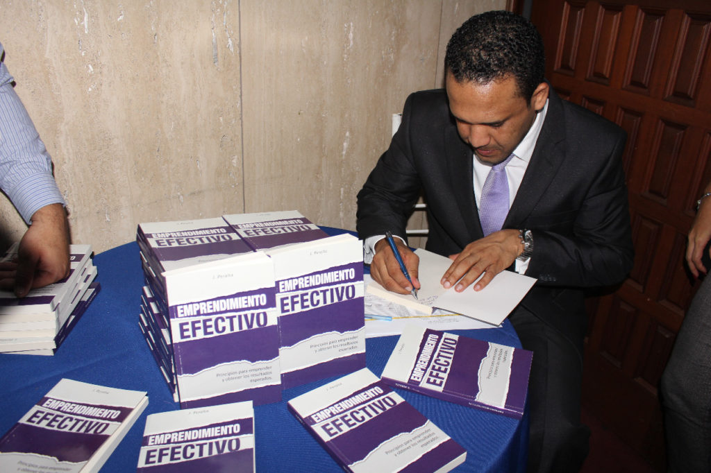 JOCHY PERALTA: PRESENTA SU LIBRO EMPRENDIMIENTO EFECTIVO