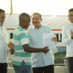Entregan 550 títulos de propiedad a familias de Monte Plata
