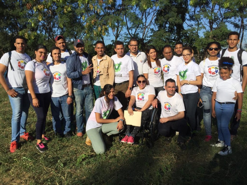 Con jornada de siembra, voluntarios del MEJ Santiago conmemoran su Día Internacional