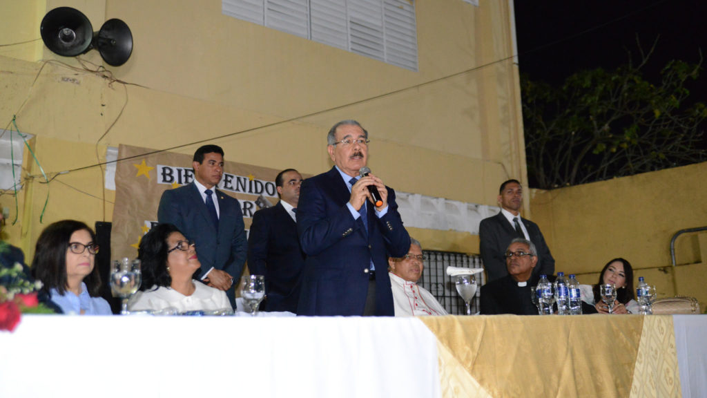 Presidente da seguimiento a proyecto microempresarios apoyado a través de Fundación Reservas del País y Banca Solidaria
