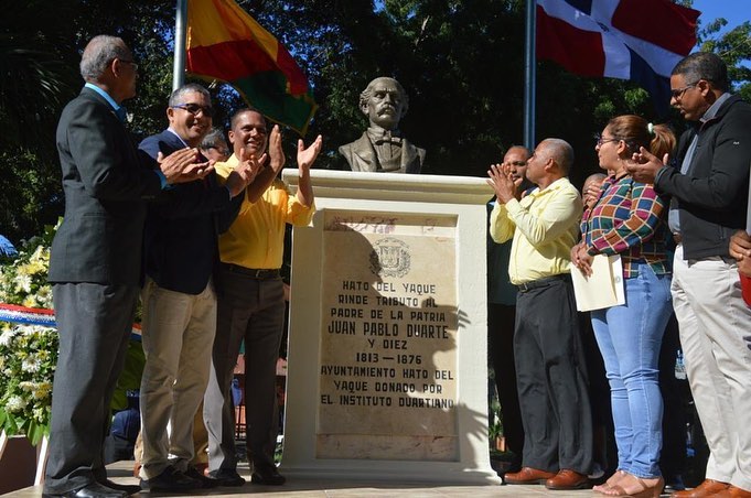 INSTITUTO DUARTIANO Y AYUNTAMIENTO DEVELIZAN BUSTO EN HATO DEL YAQUE