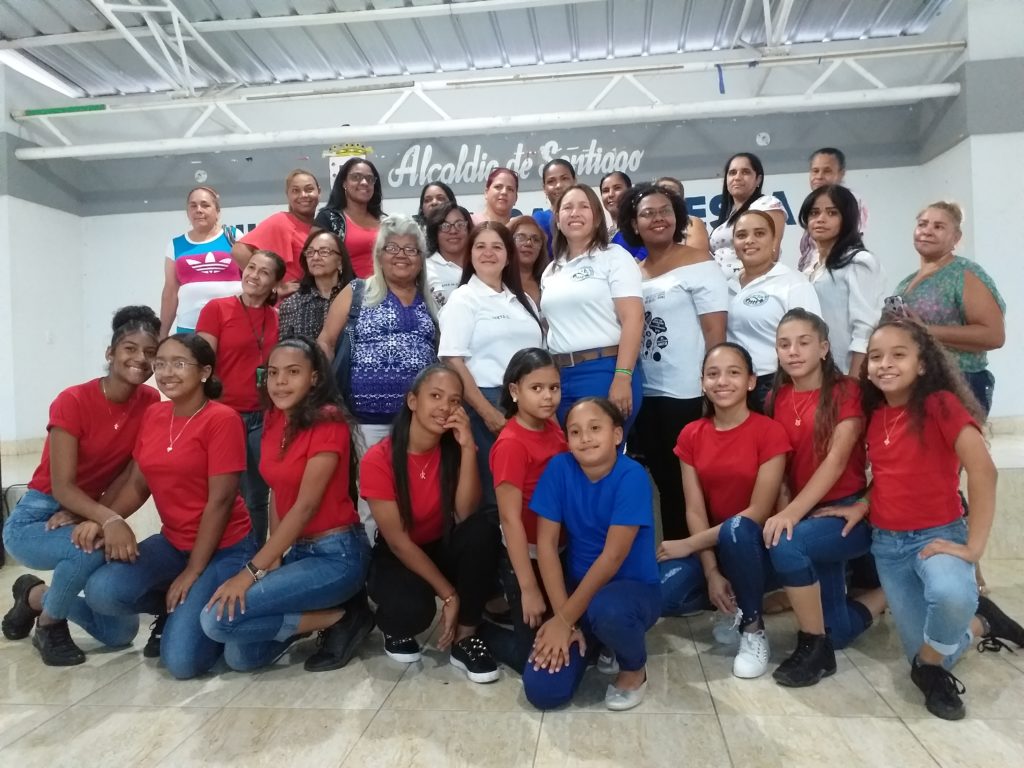 Llaniris Espinal es electa presidente de la Federación de Juntas de Vecinos la Zona Suroeste ll, Santiago.
