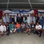 Regidor reconoce méritos de Jóvenes destacados en Santiago Oeste.