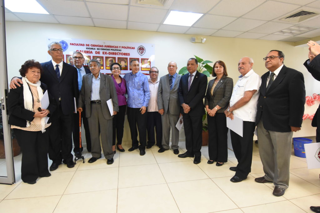 Escuela de Ciencias Políticas y Autoridades de la FCJP Develizan Galería de Pasados Directores.