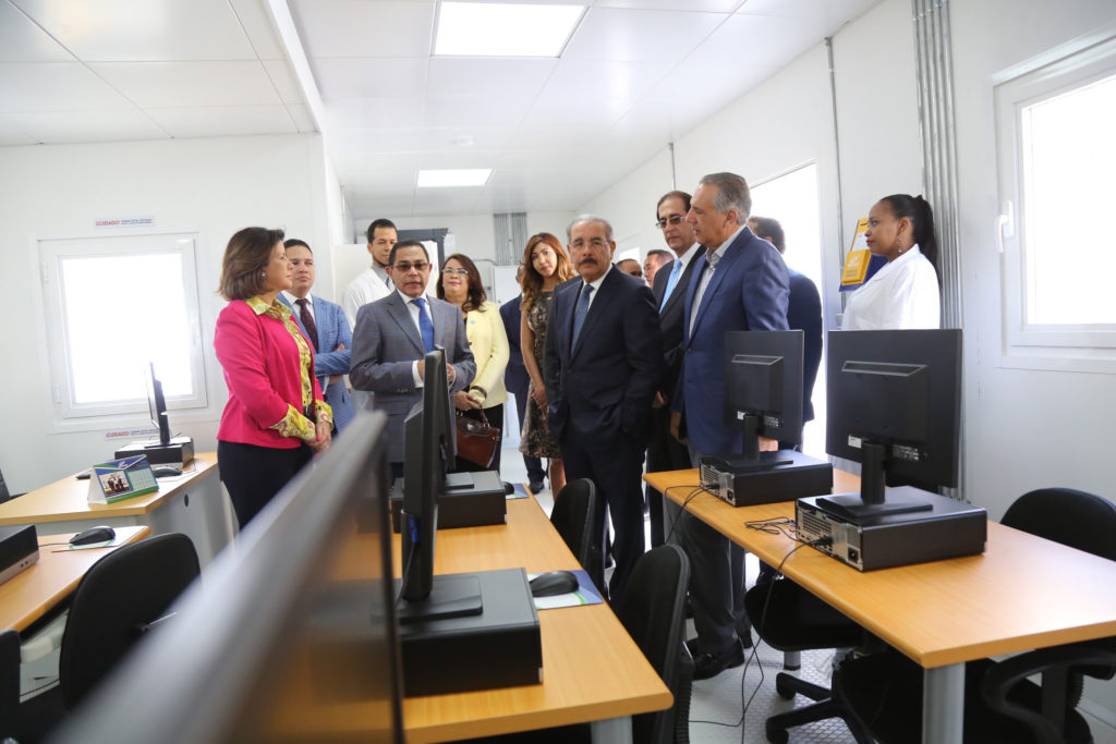 Danilo Medina encabeza puesta en marcha Talleres Móviles INFOTEP, para capacitar a residentes en zonas fronterizas y Gran Santo Domingo