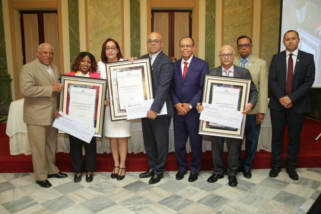 Dirección General de Ética otorga premio nacional de periodismo de datos