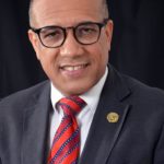 Bisonó anuncia candidatura a la presidencia del CDP