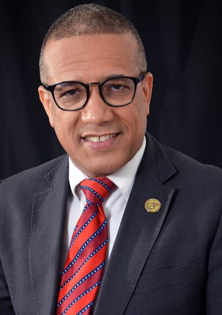 Bisonó anuncia candidatura a la presidencia del CDP