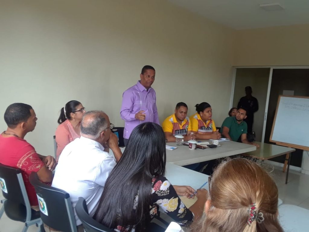 AUTORIDADES DE HATO DEL YAQUE RECIBEN A EQUIPO DE FUNCIONARIOS DEL DISTRITO DE LA CANELA y Guatapanal.