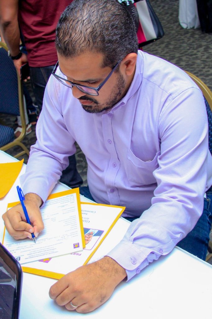 Giokapel Arias inscribe precandidatura a regidor