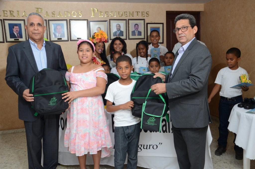 Cooperativa Empresarial vuelve a incrementar fondos para apoyar educación