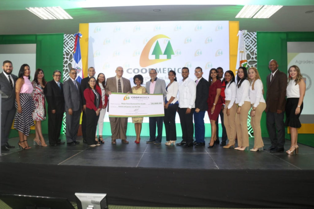 COOPMEDICA realiza IV premiación a la mejor tesis doctoral pre y post grado