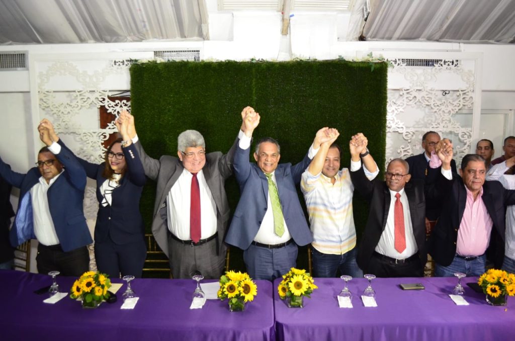 PLD Santiago presenta equipo de Campaña  y anuncia marcha-caravana