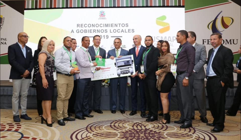 Ayuntamiento de Hato del Yaque Gana 1er Lugar en SISMAP y recibirá dos camiones recolectores de desechos.