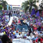Danilo y Gonzalo encabezan  caravana aniversario del PLD en la capital