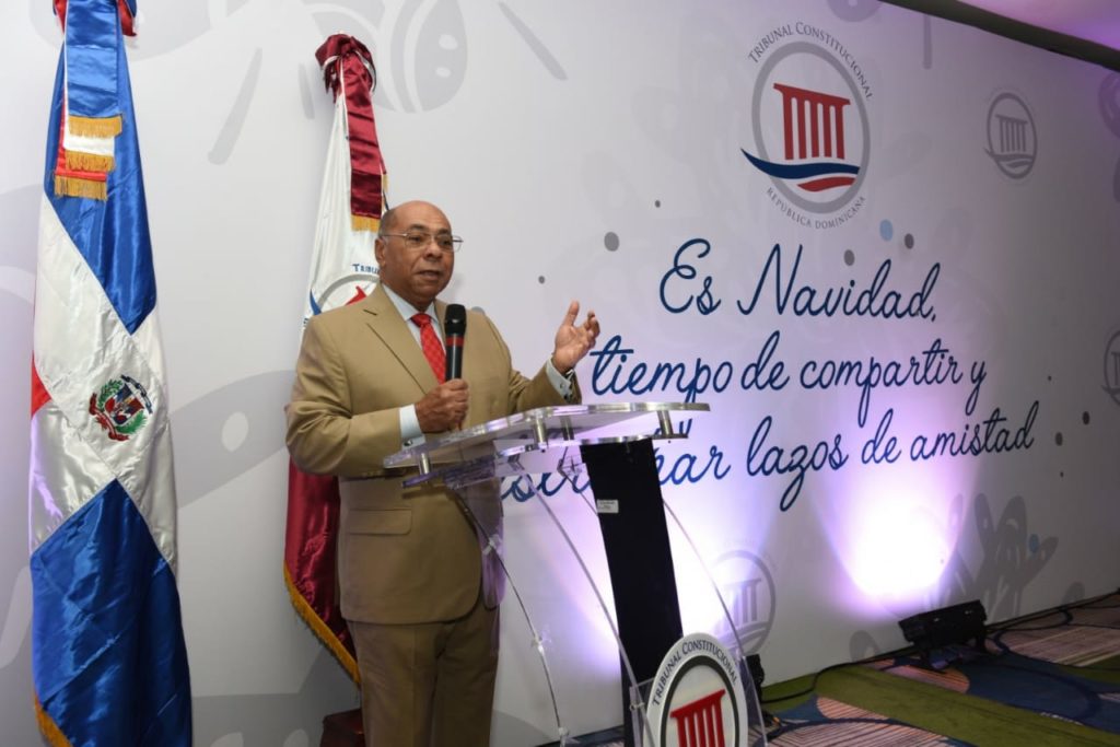 Presidente del TC ve en Santiago como grave error que la Constitución se adapte a gobernantes y gobernados