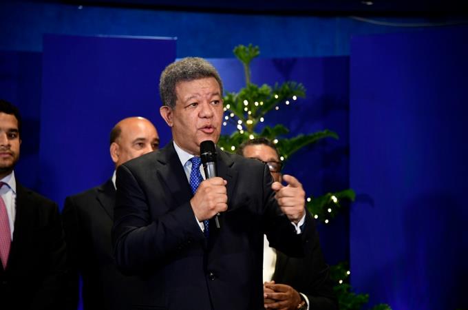 Dominicanos en Nueva York celebran el cumpleaños del ex presidente Leonel Fernández Reyna.