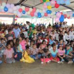 Nelson Javier entrega Juguetes a hijos de Internos de Rafey hombres