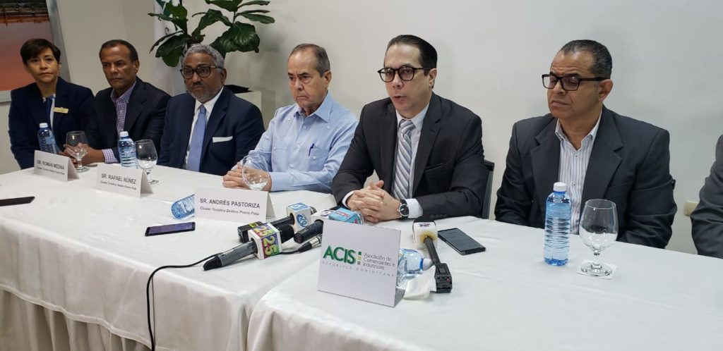 Presidente Medina promete a empresarios Santiago-Puerto Plata terminar construcción carretera turística