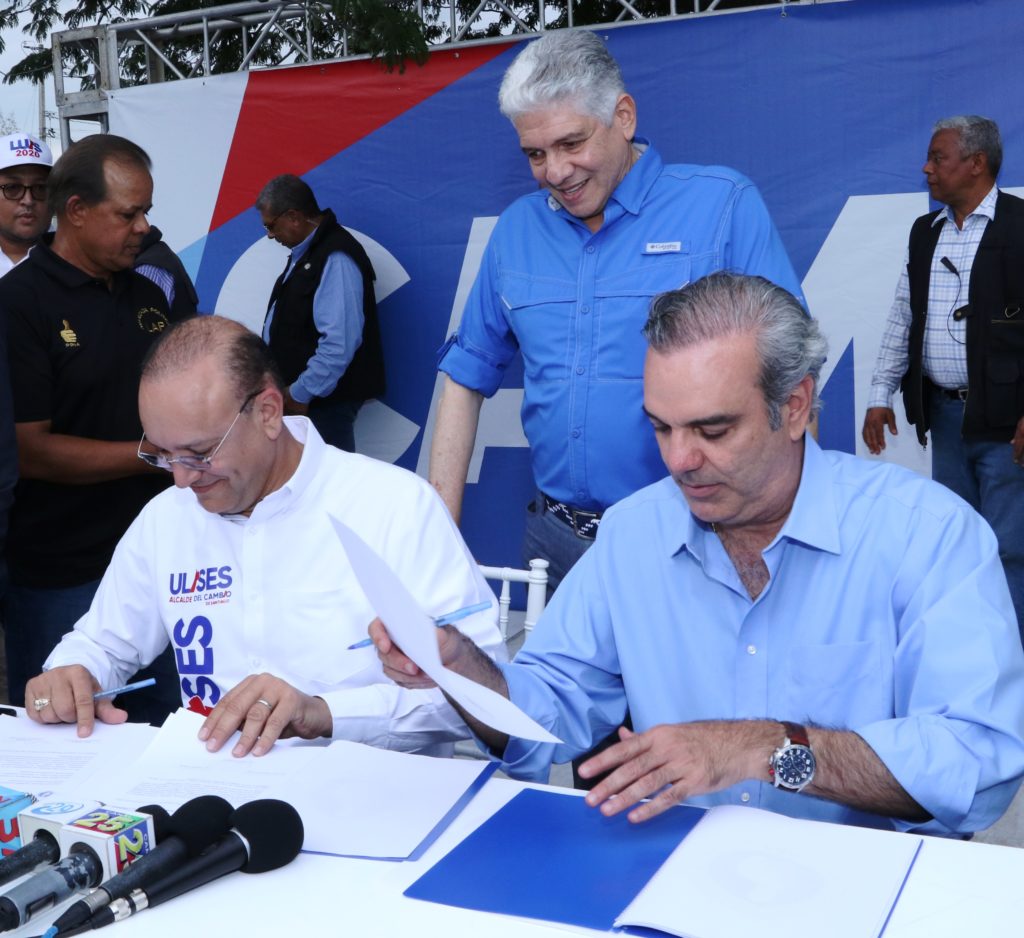 Abinader firma acuerdo para construir planta de aguas residuales, presa de Ámina y otras obras importantes