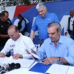 Abinader firma acuerdo para construir planta de aguas residuales, presa de Ámina y otras obras importantes