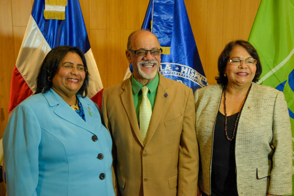 UASD y SeNaSa carnetizan estudiantes y sus Familiares para recibir Servicios de Salud.