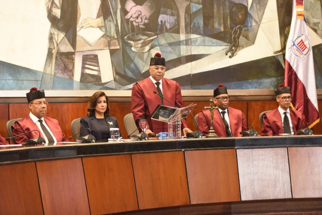 Magistrado Milton Ray Guevara afirma TC debe preservar una democracia limitada por el respeto de los derechos fundamentales que contiene la Constitución