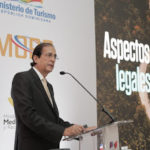 Ministro Montalvo presenta plan para el desarrollo turístico de Pedernales a embajadores y directores de medios