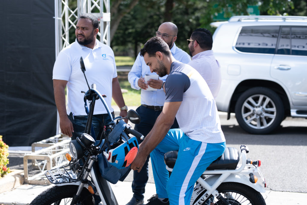 Apoyan exhibición de vehículos eléctricos en la PUCMM