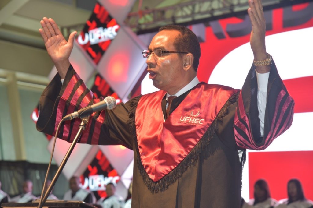 La universidad UFHEC afirma contribuye al desarrollo del país.