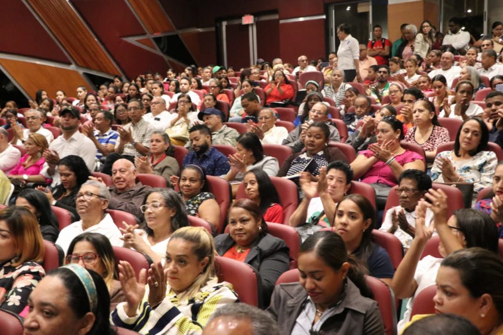 Mujeres de Valverde son capacitadas en emprendimiento