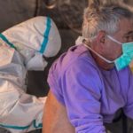 “El derecho a decir adiós”, la conmovedora campaña en Italia para que los pacientes que están a punto de morir puedan despedirse de los suyos