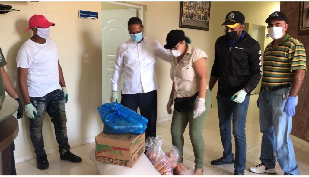 Autoridades de Hato del Yaque Se solidarizan con población en tiempo de cuarentena y toque de queda