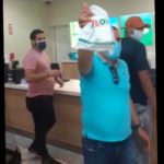 Dos hombres agreden a periodista, Mirian Cruz y a un seguridad del supermercado nacional.