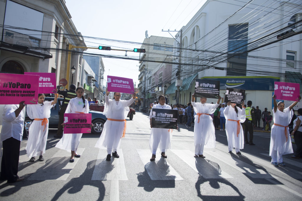 Organizaciones exigen al Gobierno respeto a los derechos de las mujeres
