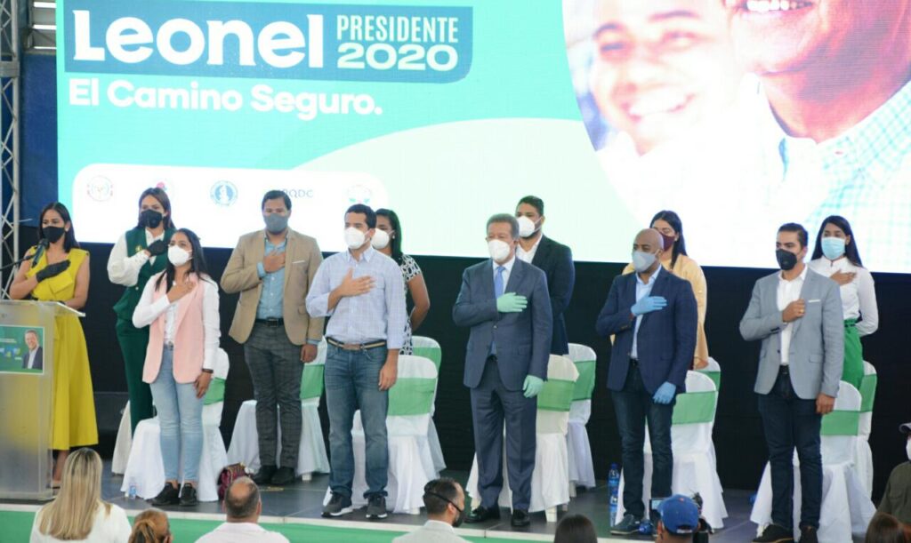 Leonel Fernández anuncia concurso nacional para jóvenes emprendedores