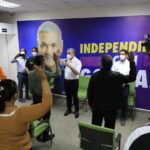 GONZALO CASTILLO JURAMENTA A 16 EXCANDIDATOS A ALCALDES Y REGIDORES DEL PRSC Y LA FUERZA DEL PUEBLO QUE PASAN A APOYAR SU CANDIDATURA