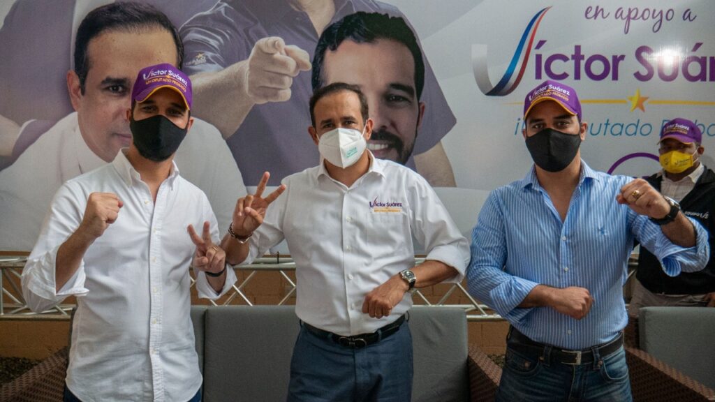 Víctor Suárez recibe apoyo de dos ex precandidatos a diputado por Santiago