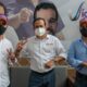 Víctor Suárez recibe apoyo de dos ex precandidatos a diputado por Santiago