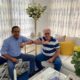 Diputado Víctor Suárez recibe visita ex candidato a regidor Felipe Almonte.