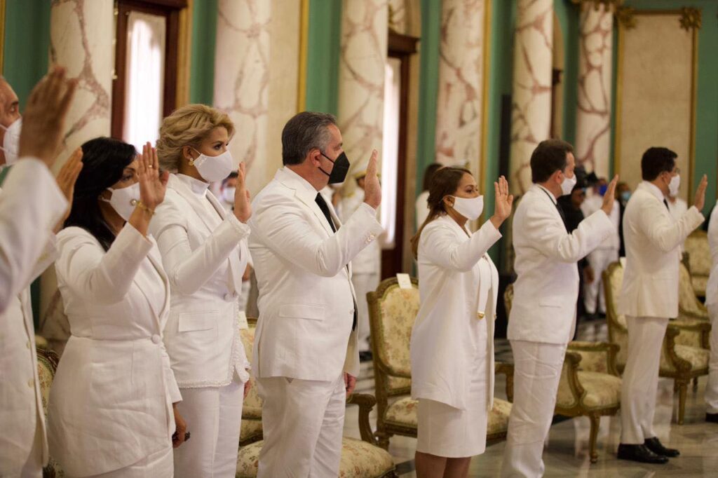 Luis Abinader juramenta gabinete de gobierno