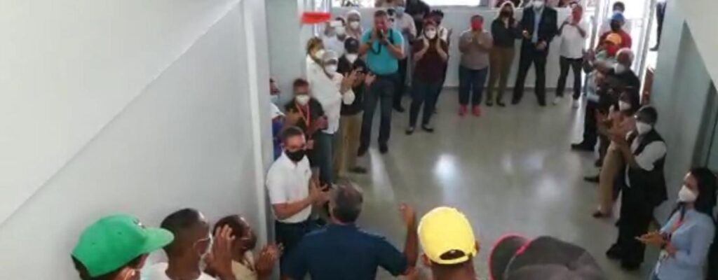 Empleados despiden a Jeffrey Infante, ex-director Región Norte del MEOPEC