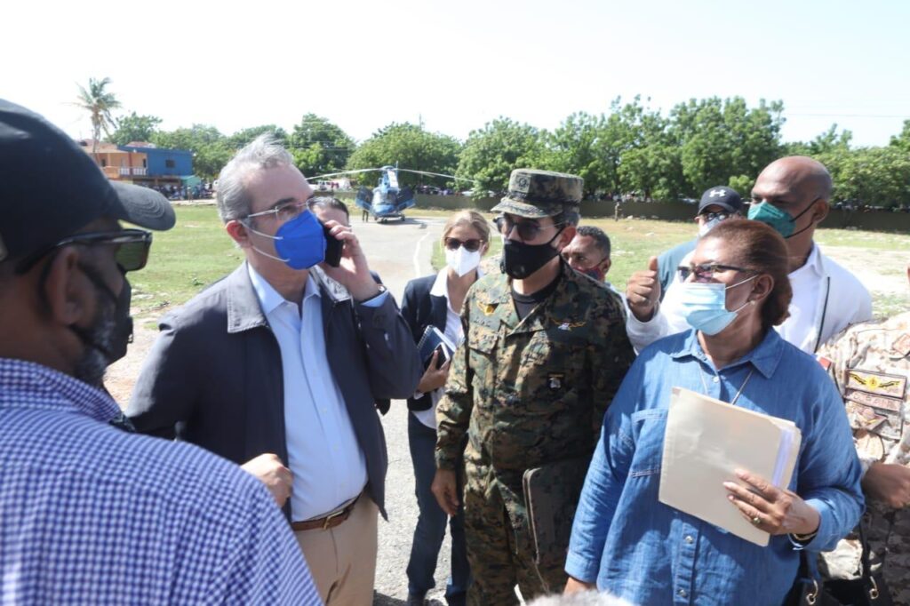 Presidente instruye al MIDE, Aduanas e INDRHI a resarcir daños causados por la tormenta Laura
