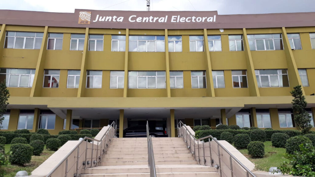 Independencia, experiencia y prestigio en la JCE