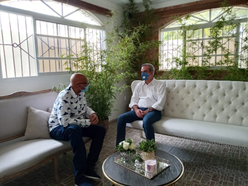 Luis Abinader visita Nelson Javier (El Cocodrilo)
