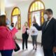 Gobernadora Rosa Santos juramenta nuevo director del IMPOSDOM en Santiago.