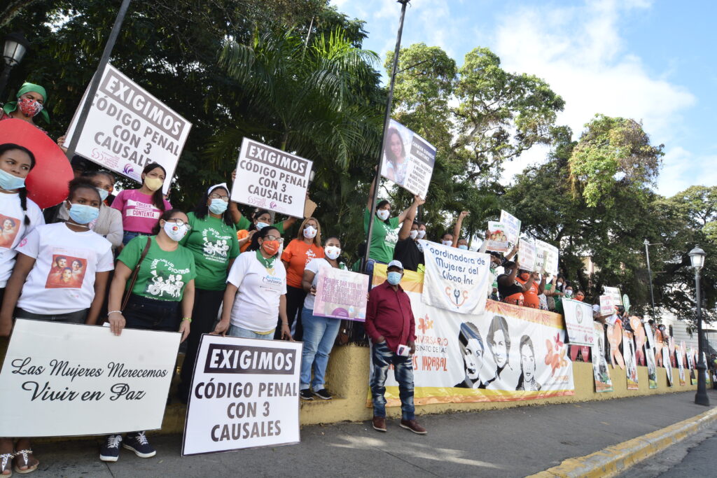 Organizaciones de la sociedad civil respaldan el aborto en tres causales defendidas por el Presidente
