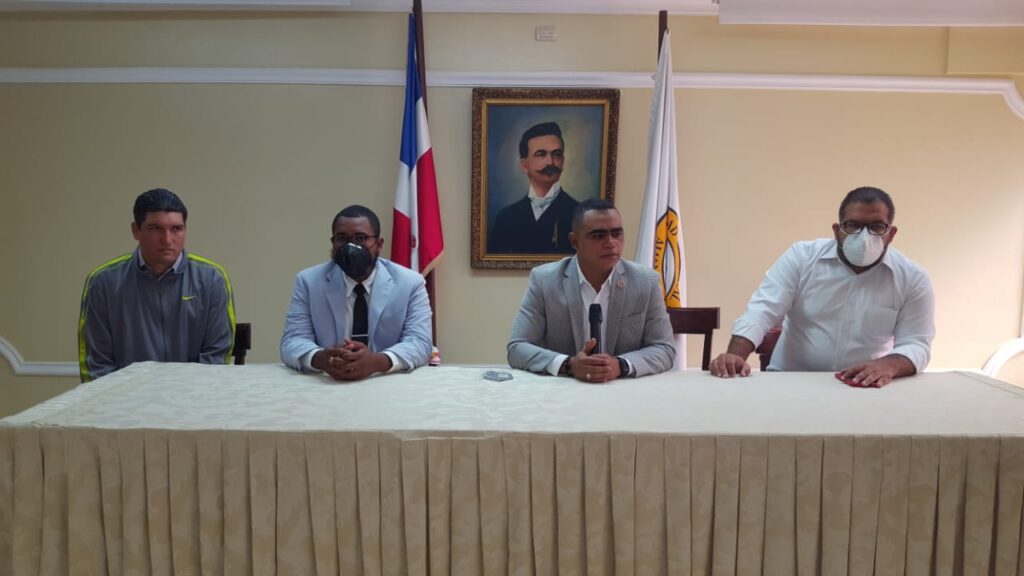 José de la Cruz defiende empleados cancelados por el actual gobierno