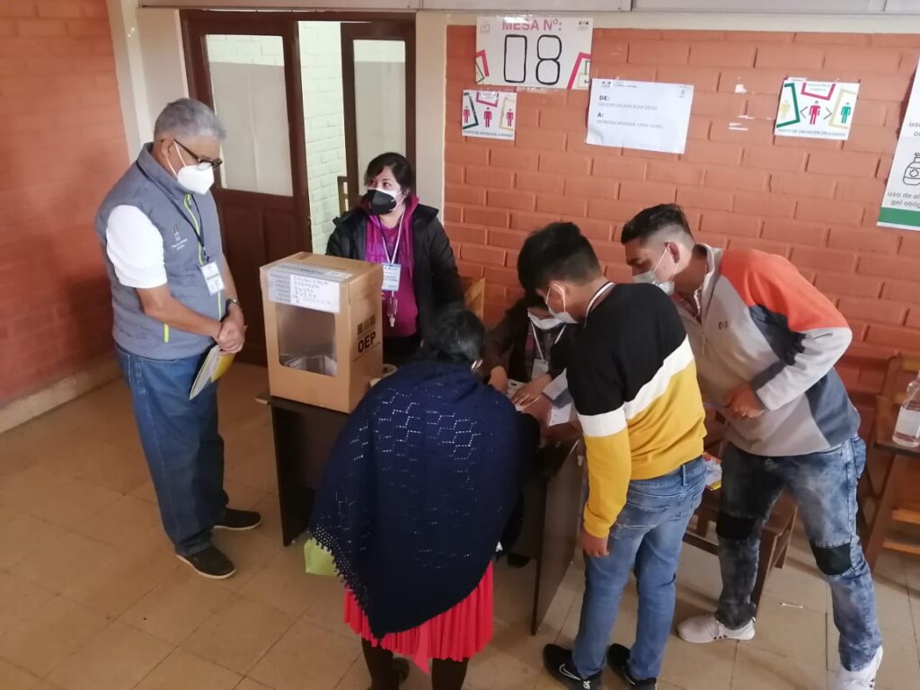 Freddy Ángel Castro, miembro suplente de la JCE forma parte de Misión Electoral de UNIORE en Bolivia.